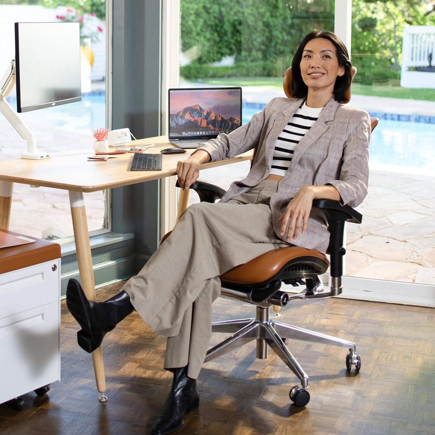 X4 High End Executive Chair, Cognac Leather with Headrest - Ergonomic Office Seat/Dynamic Variable Lumbar Support/Floating Recline/Stunning Aesthetic/Adjustable/Perfect for Office or Boardroom